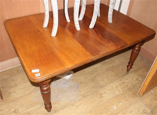 A late Victorian mahogany extending dining table, L.150cm (inc. spare leaf) W.106cm H.74cm